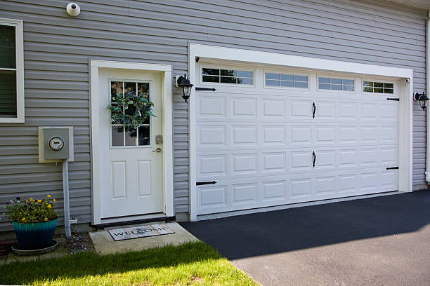 24/7 Emergency Garage Door Panel Replacement experts in Manawa, WI